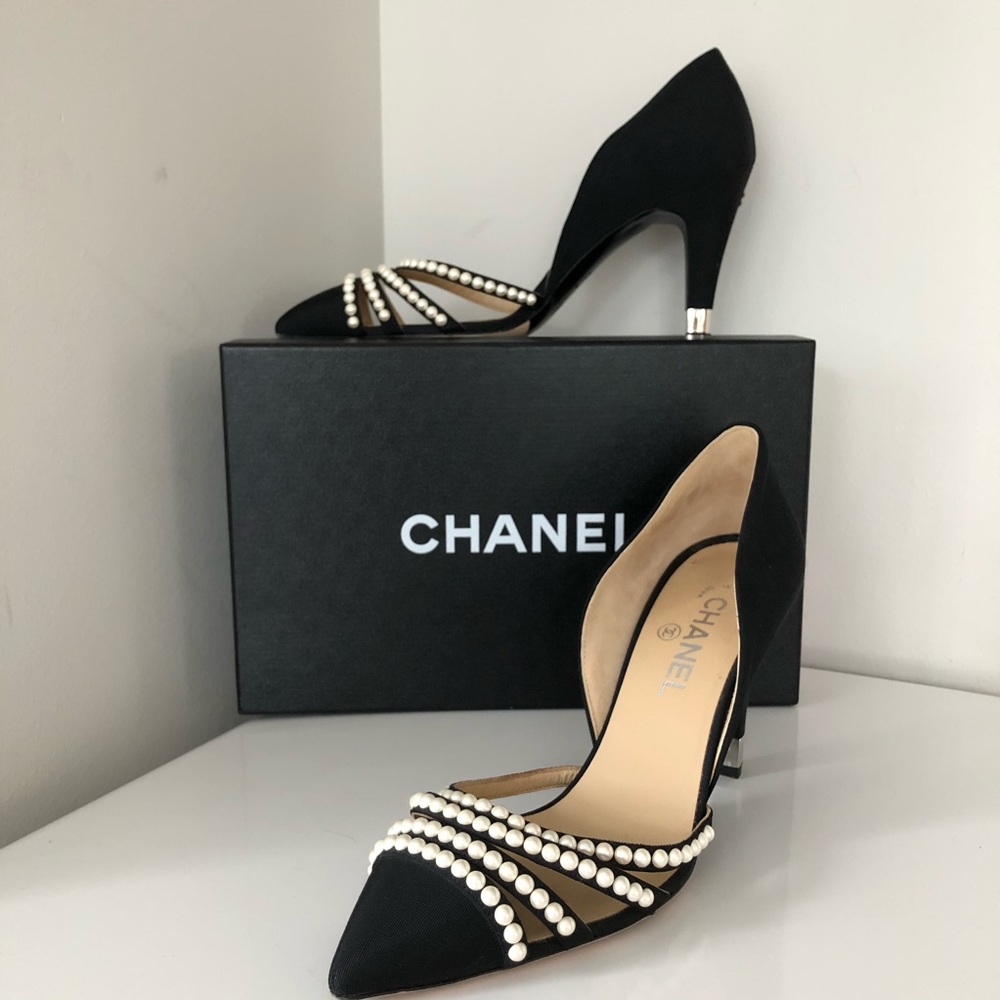 CHANEL satin pearl embellished CC heel pumps - Picture 1 of 7